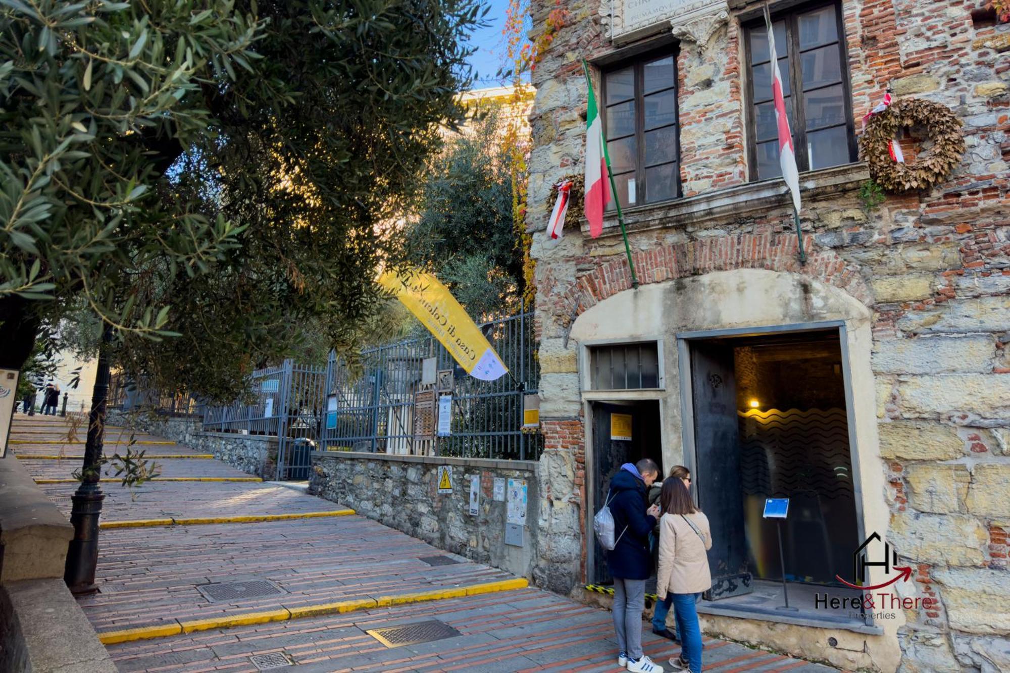 Centre Porto Antico 7min • Trains 4min * Genua